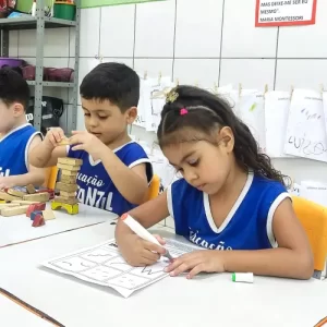 Como ajudar: Material Escolar